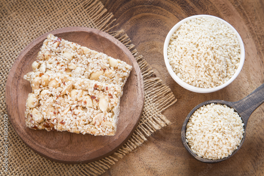Sesame seeds and cereal bars (Sesamum indicum) Sesame seeds and cereal bars (Sesamum indicum)