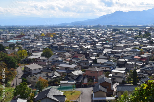 山間部の住宅街の家並み