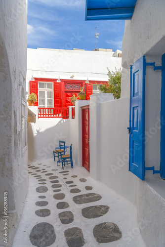 Fototapeta Naklejka Na Ścianę i Meble -  Traditional white houses at the narrow streets of Mykonos, Cycla