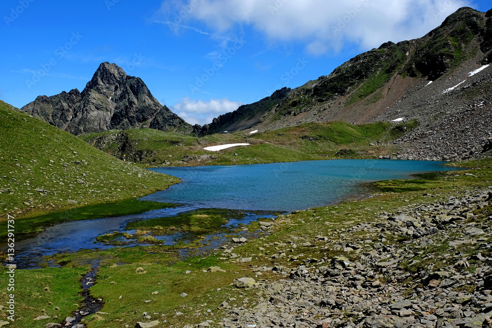 Der große Zunig mit Arnitzsee bei Matrei in Osttirol, Tirol, Österreich