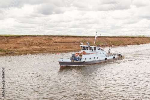 Гидрографическое судно на реке Ока