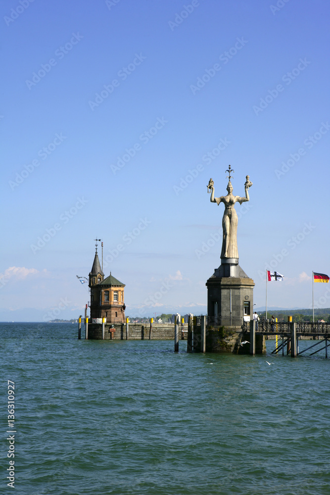 Hafeneinfahrt von Konstanz am Bodenss mit Skulptur der Imperia, Baden-Wuerttemberg, Deutschland, Europa