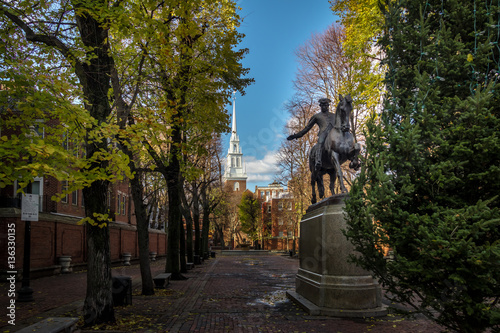 Obraz na plátně Paul Revere Statue and Old North Church - Boston, Massachusetts, USA