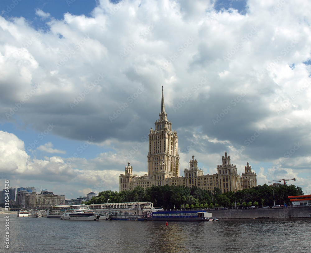 Гостиница Украина. Вид с Краснопресненской набережной. Москва
