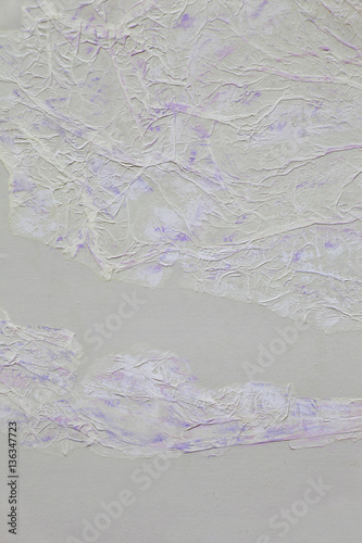 Фон из рваной, мятой кальки и фиолетовых мазков краски