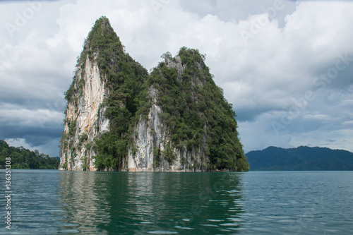 Felseninsel im Khao Sok Nationalpark, Thailand 