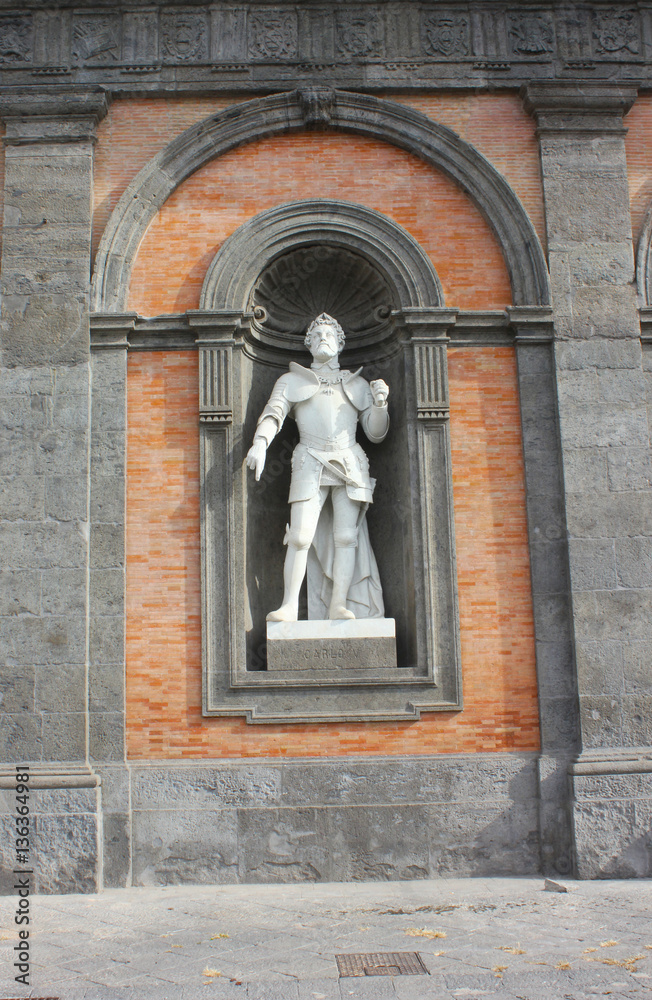 Φωτογραφία Carlo V statue on facade of the Palazzo Reale (Royal Palace), Naples, Italy