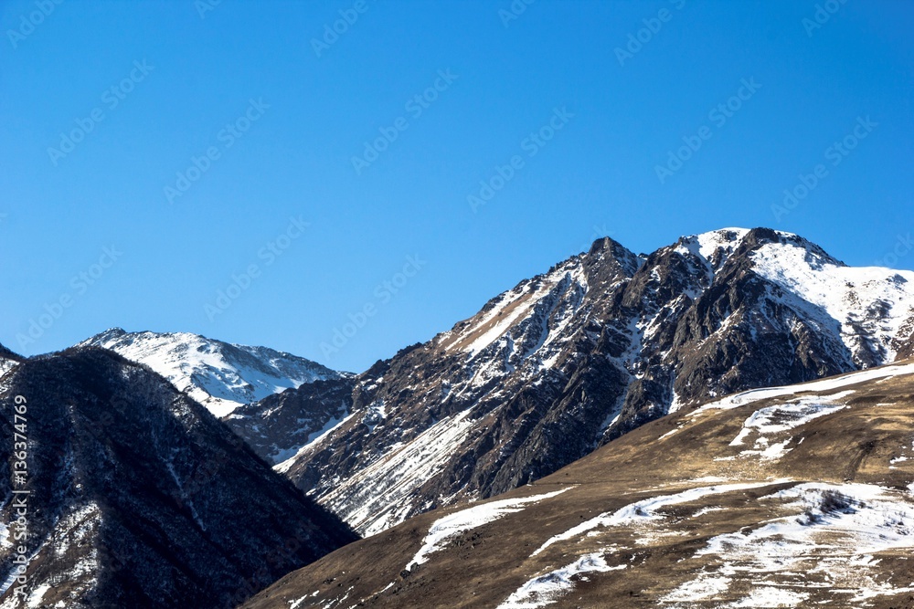 горный пейзаж, снежные склоны, природа Северного Кавказа, пейзаж