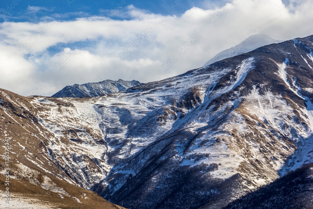 горный пейзаж, красивый вид на ущелье, природа Северного Кавказа, Осетия