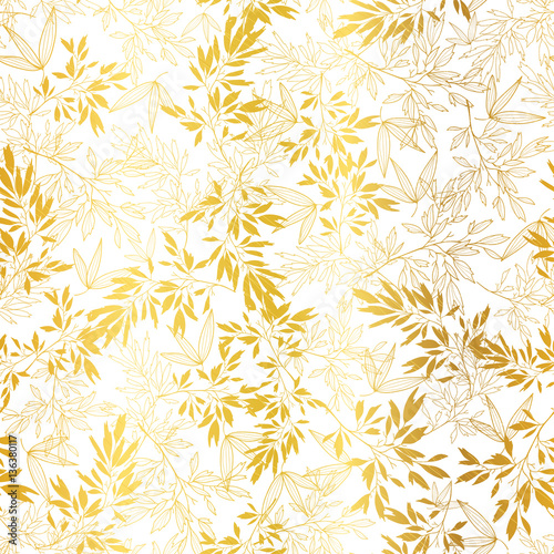 Wektor złoto na białe liście azjatyckie bezszwowe tło wzór. Idealne na tropikalne wakacje, tkaniny, kartki, zaproszenia ślubne, tapety.