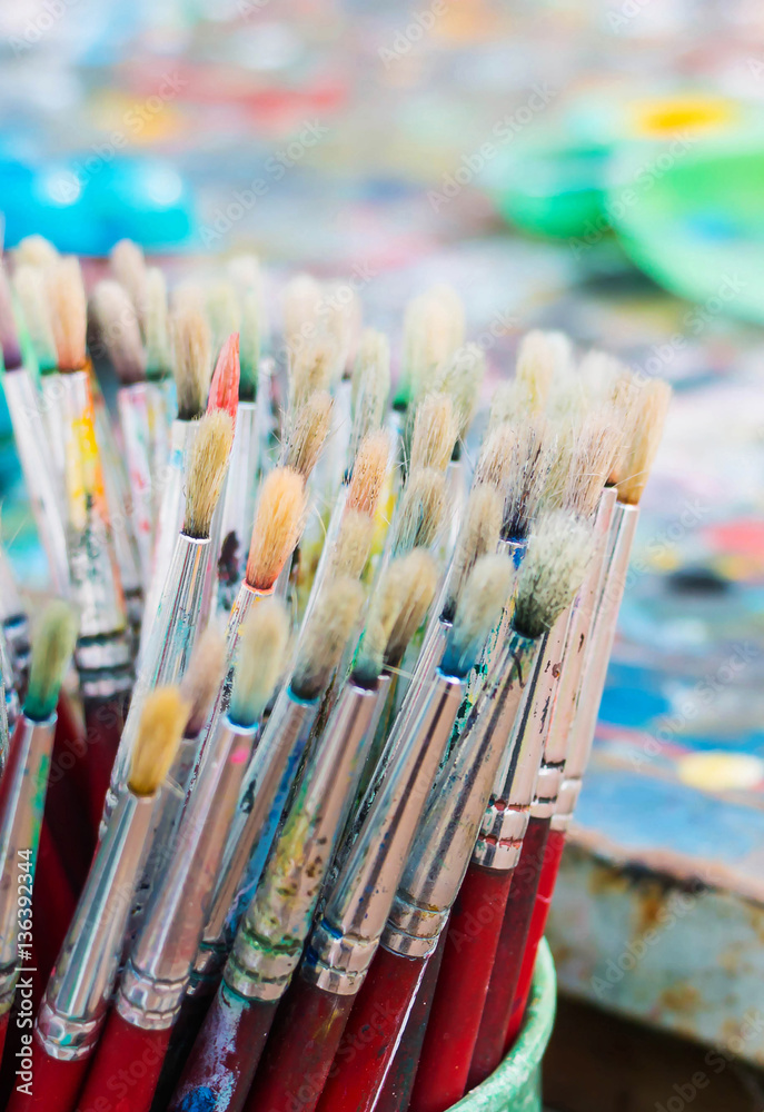 Fototapeta premium dirty brushes for painting