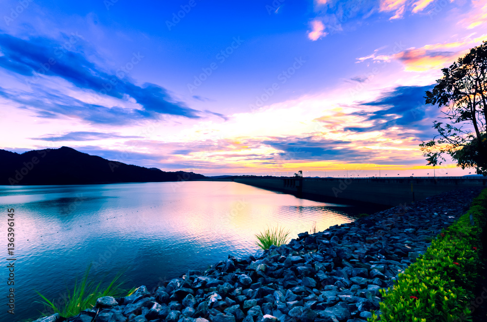 khundan prakarnchol dam on twilight sunset