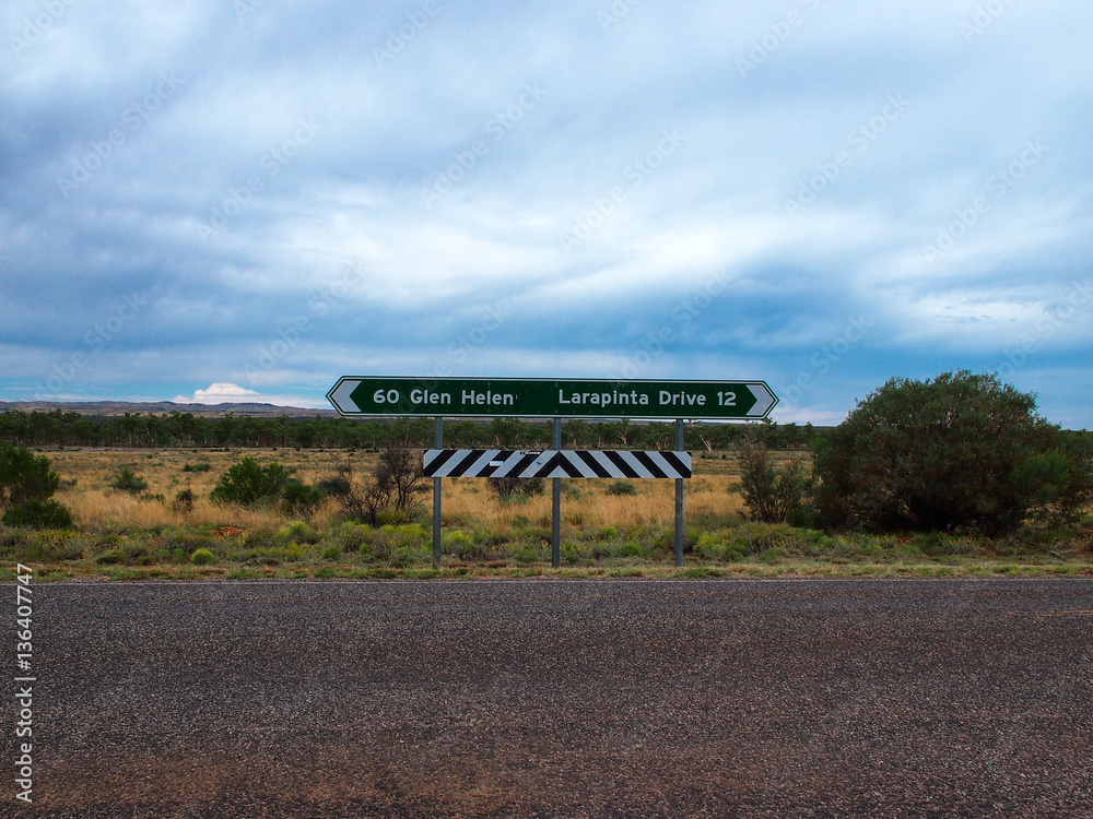 Fototapeta premium Crossing Mereenie Loop Road - Australia