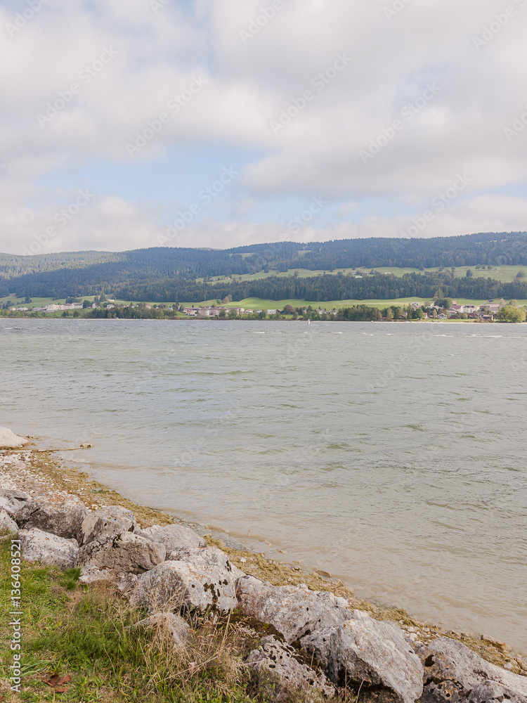 Le Pont, Dorf, Lac de Joux, See, Seeufer, Vallée de Joux, Jura, Wassersport, Wanderweg, Herbst, Herbstwanderung, Schweiz