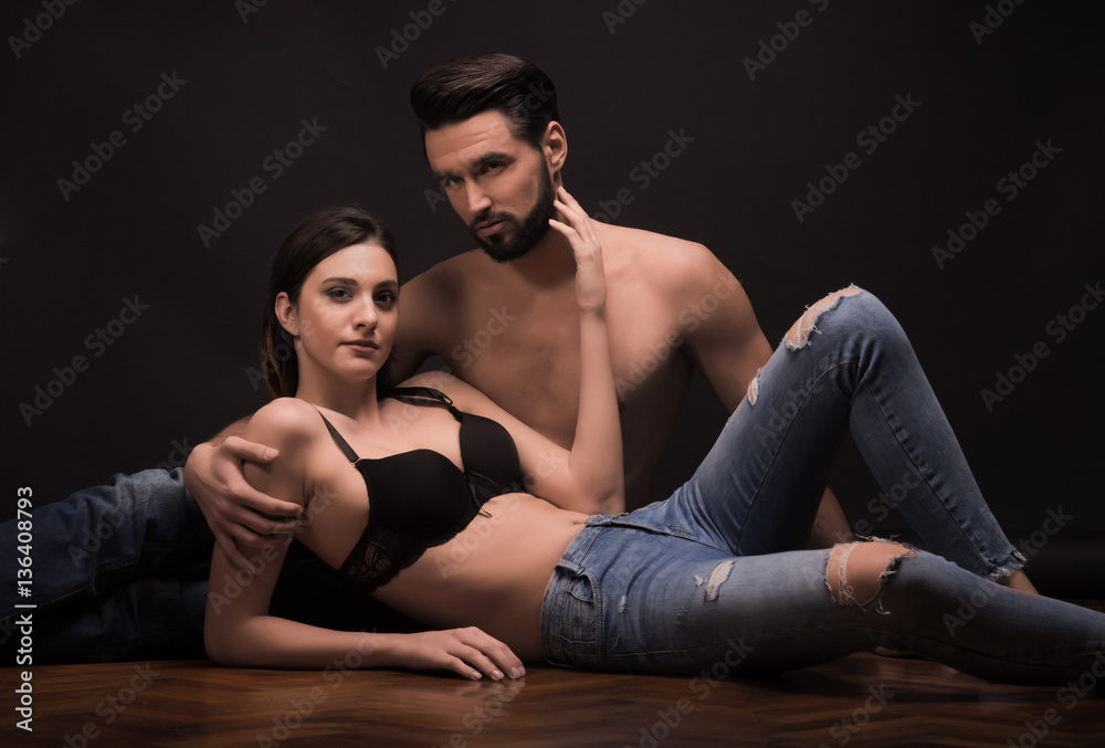 Obraz premium young couple lying laying on floor, sexy, good looking