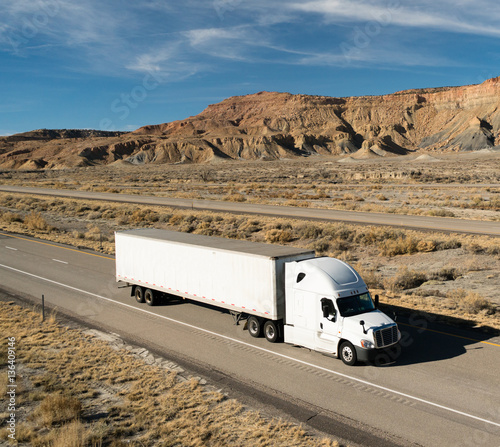Принти на полотні OTR Vehicle Transportation 18 Wheeler Big Rig White Semi Truck