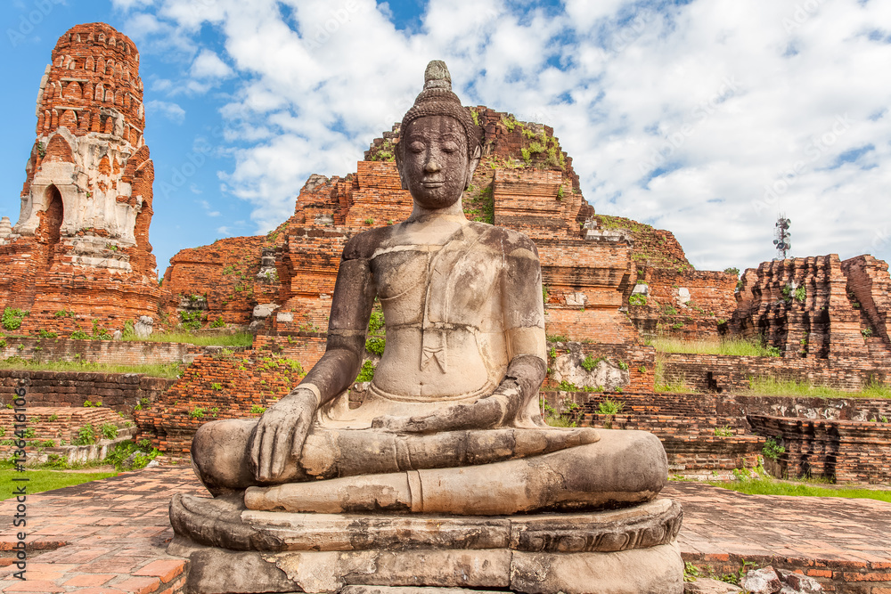 bouddha de pierre, temple de wat phra mahathat, Ayutthaya, Thaïlande bouddha de pierre, temple de wat phra mahathat, Ayutthaya, Thaïlande
