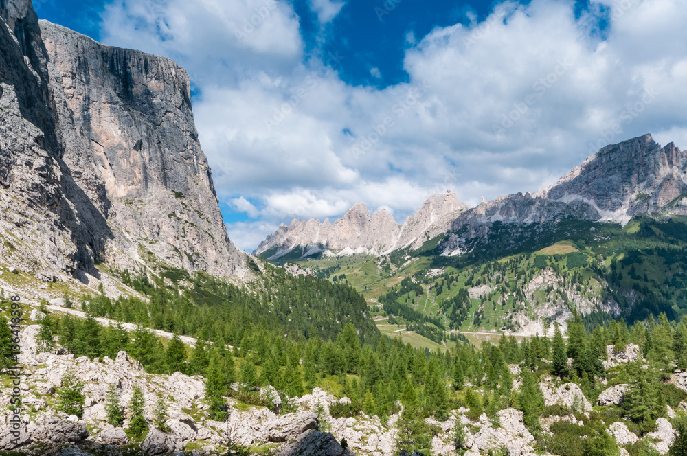 Obraz premium Typical valley in Italien Dolomites.