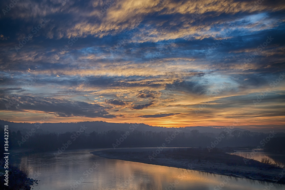 Obraz premium Sunset over the river