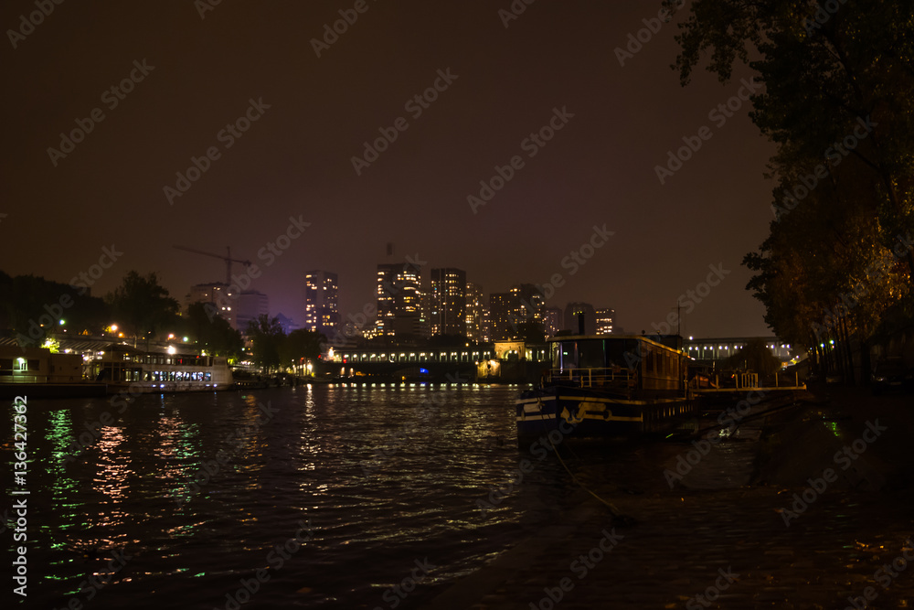 Fototapeta premium Seine river in Paris at night