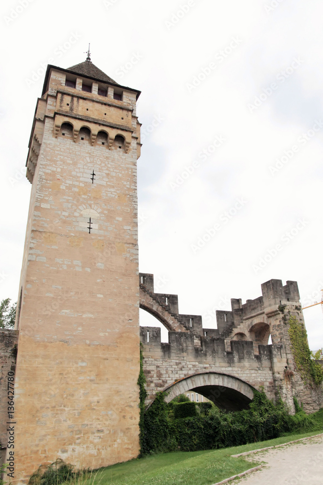 Lot, tour du pont de Vantentré à Cahors