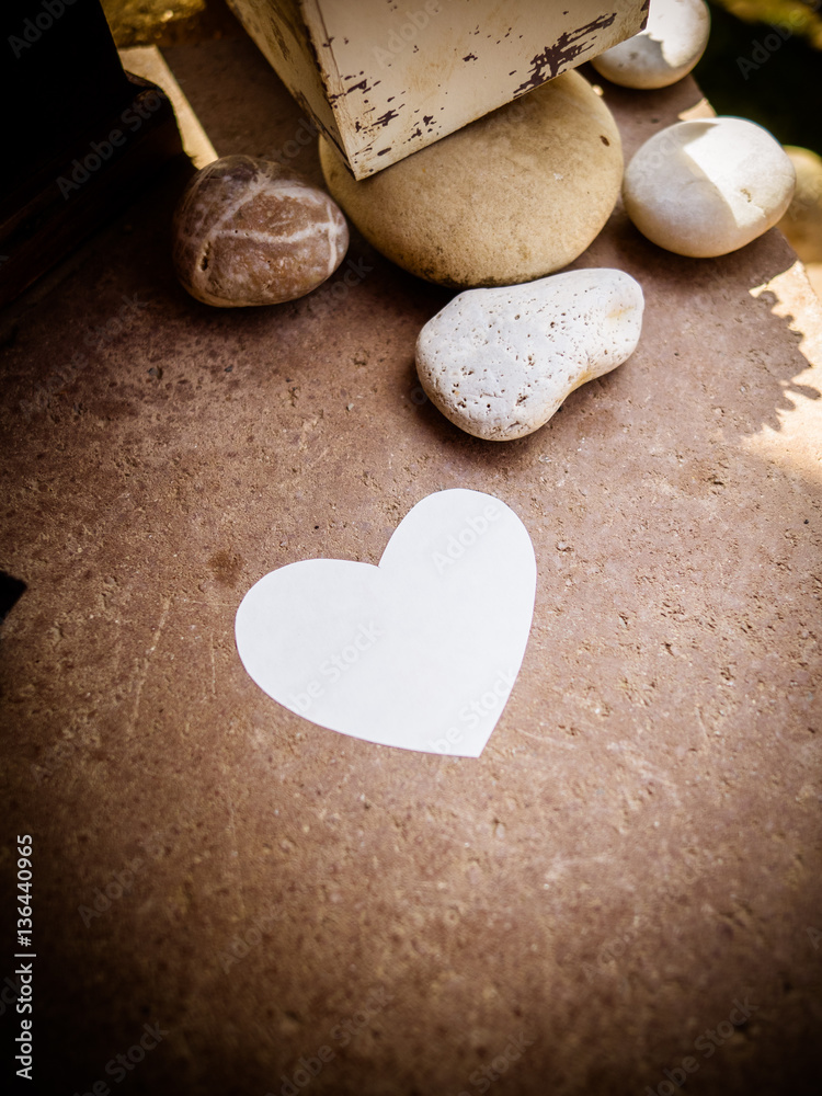 Das Herz auf dem Stein zum beschriften Stock Photo Adobe Stock