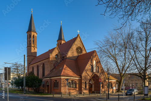 Leinwand Poster Pfarrkirche Zu den vier Evangelisten in Berlin-Pankow von Nordwesten