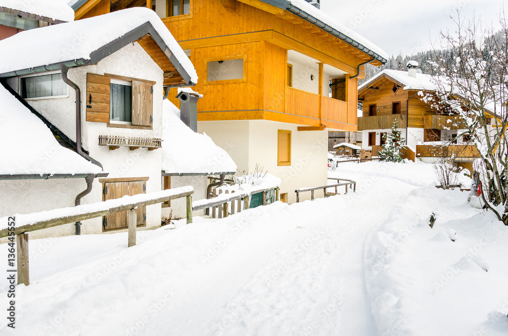 Obraz premium Street Covered in Snow in an Alpine Village