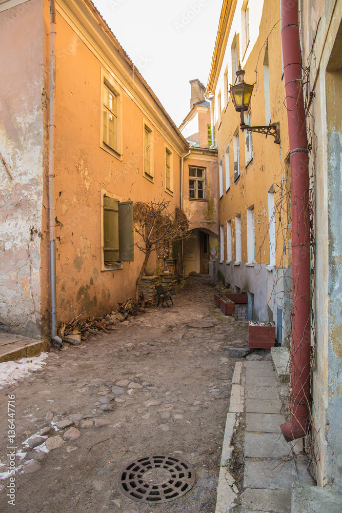 Obraz premium Small old corner street 