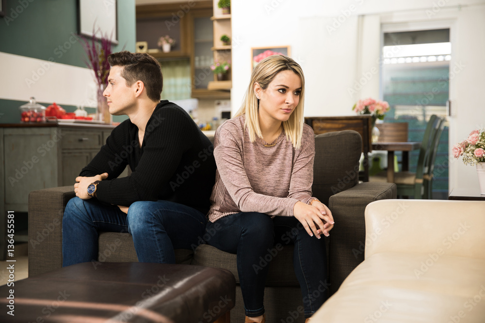 Obraz premium Young couple having dating problems