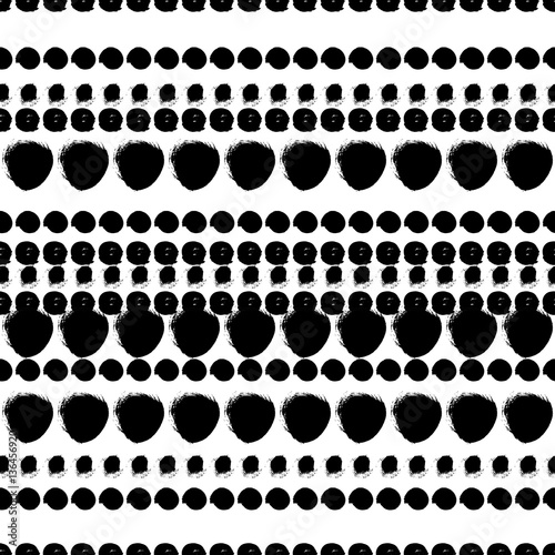 Seamless black and white pattern with circles