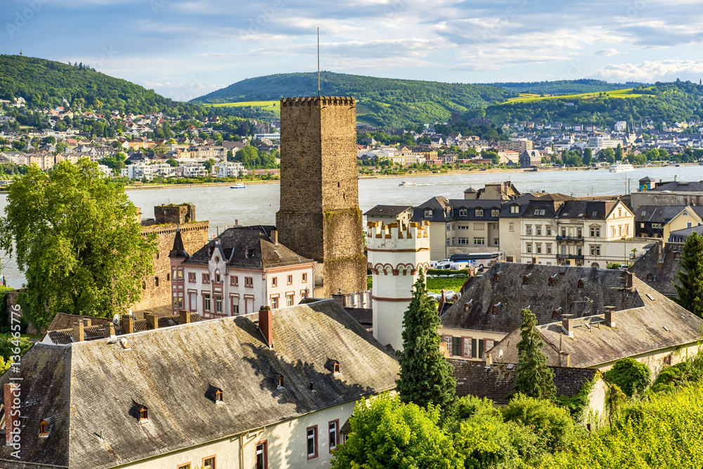 Blick auf die alten Gemäuer von Rüdesheim am Rhein, Deutschland