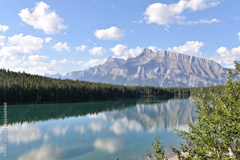 Naklejka premium reflet dans un lac