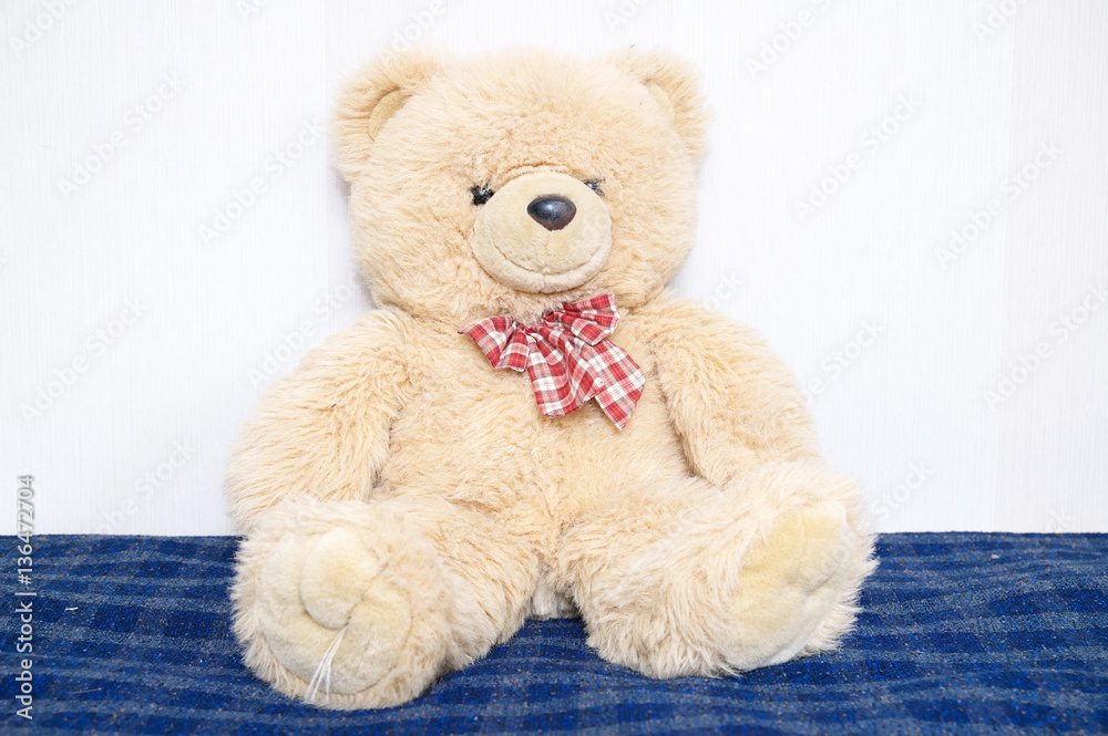 Obraz premium Teddy bear big toy portrait, childhood concept, friend and buddy, brown color, sitting on bed