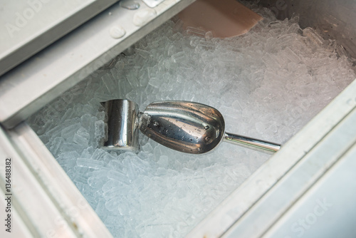 crushed ice in bucket, ice in bucket