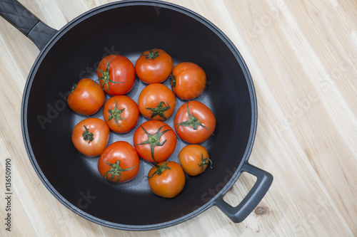 Fresh tomatoes with green leaf
