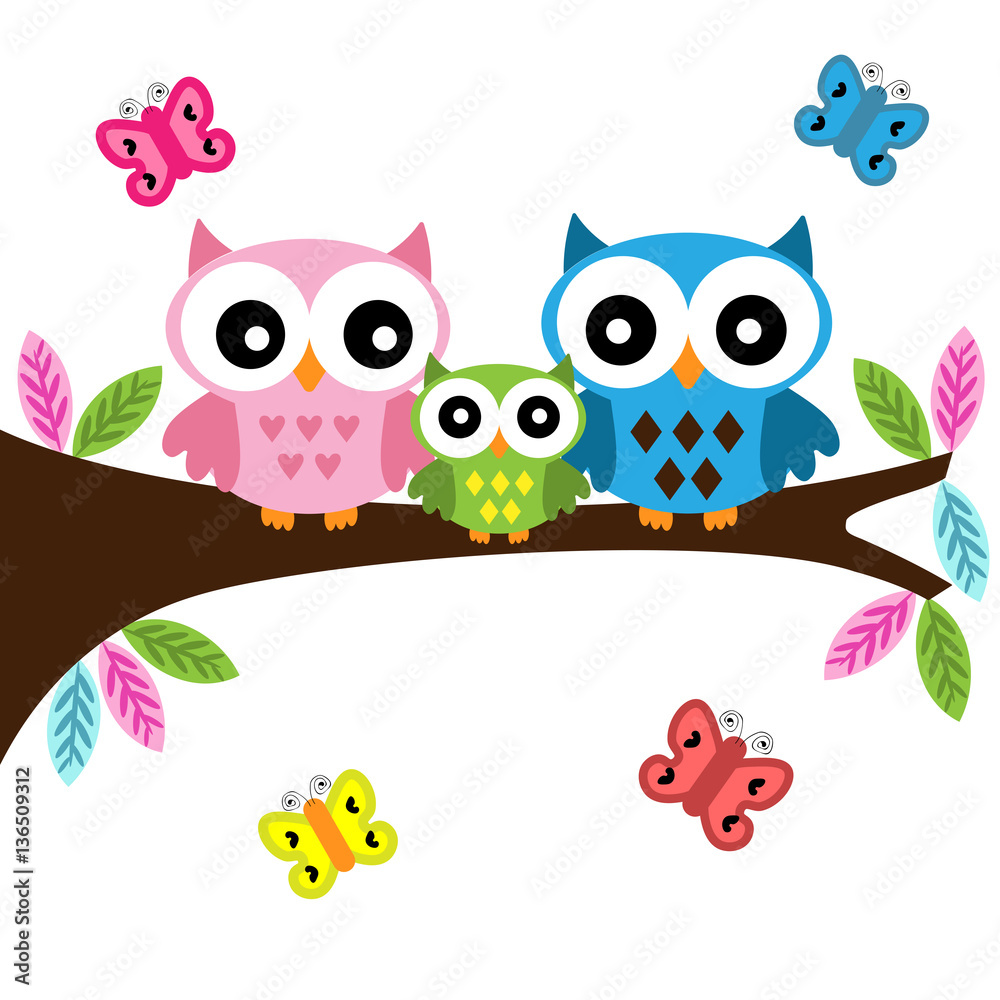 Fototapeta premium Rodzina sowy siedzi na gałęzi