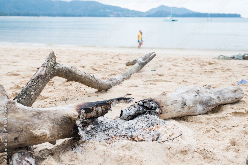 Obraz premium After Bonfire on the sand