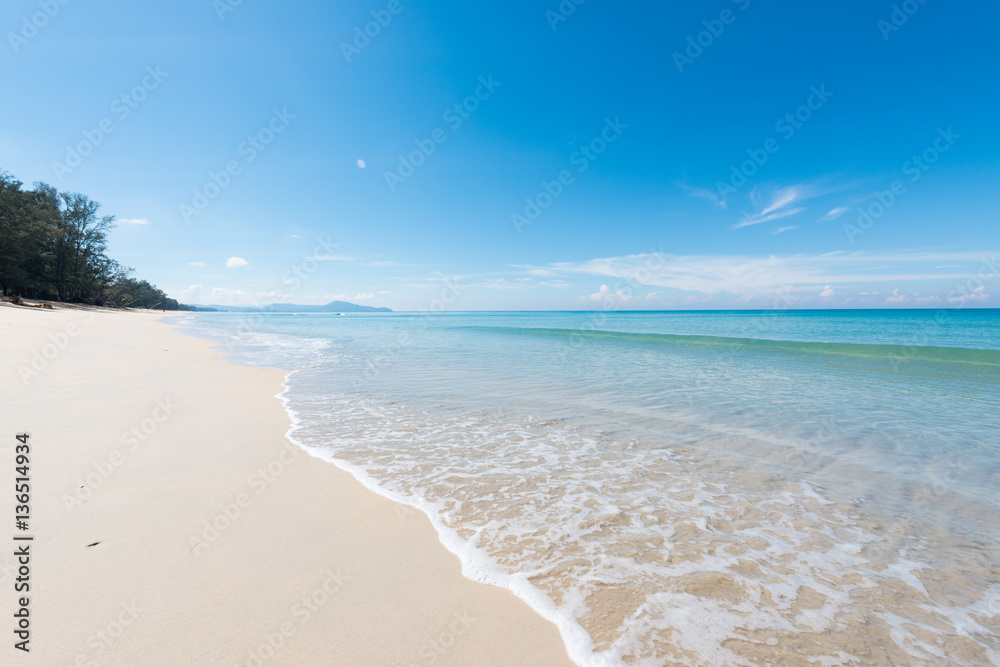 Obraz premium Sand beach blue sky