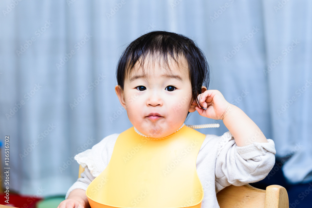 赤ちゃん 食事中