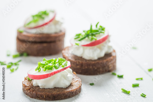 Photos Fresh pumpernickel bread with chive and cottage cheese