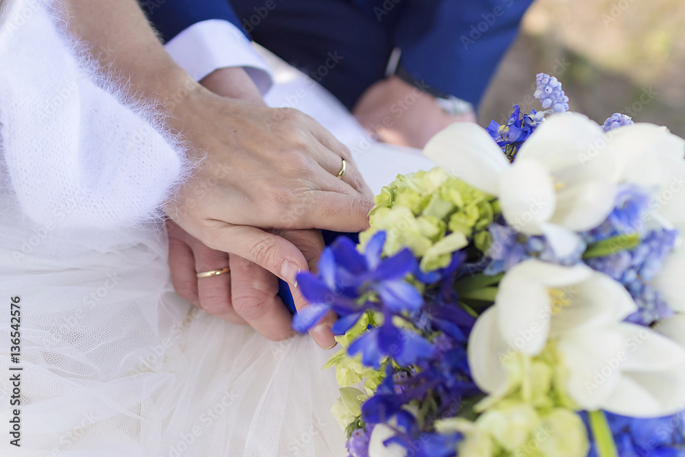 Fototapeta premium Wedding rings and bouquet