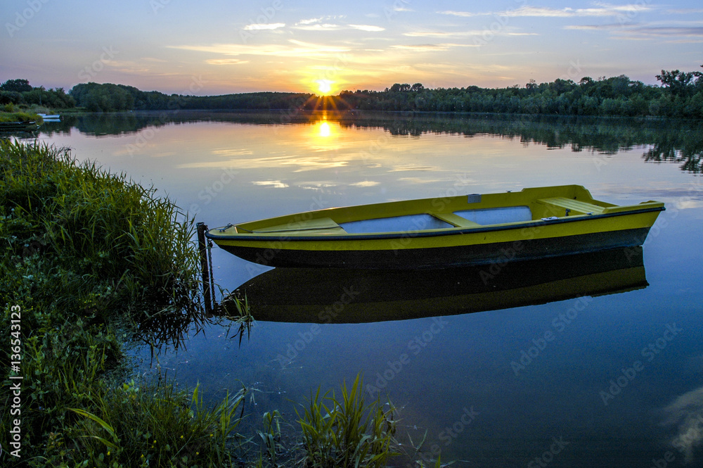 Fototapeta Danube side-arm Greifenstein, yellow boat, sunset, Austria, Lowe