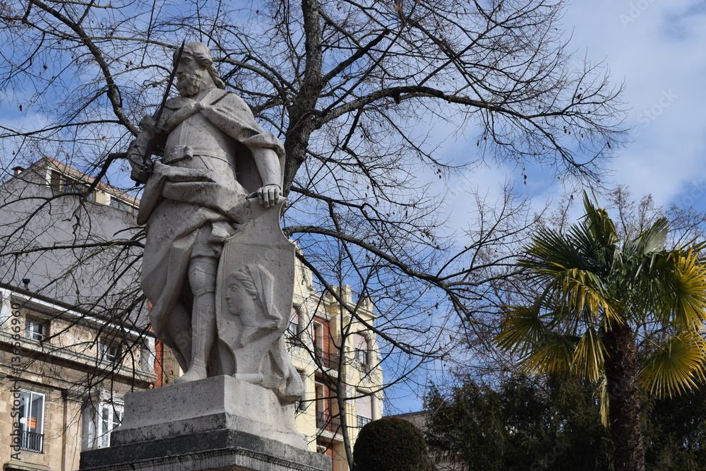 Fototapeta premium Estatua de un soldado medieval.
