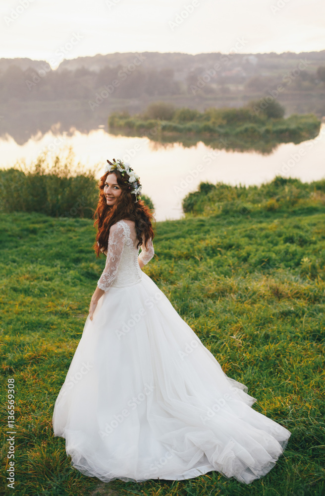 Portrait of the bride in the wreath next to the lake