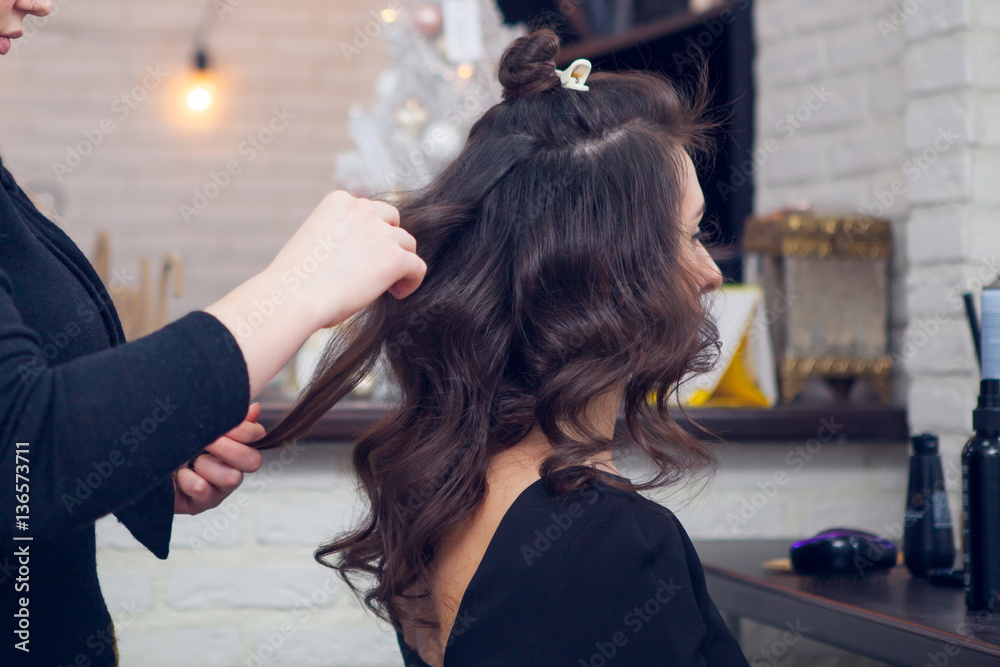 Naklejka premium the hairdresser does a hair