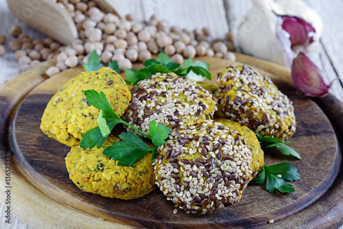 polpette vegane speziate di ceci e semi