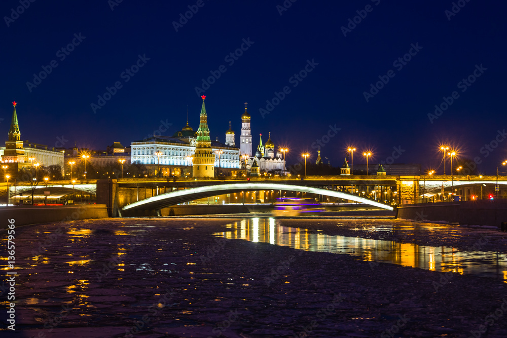 Evening Moscow. View of the Kremlin and Big Stone bridge.