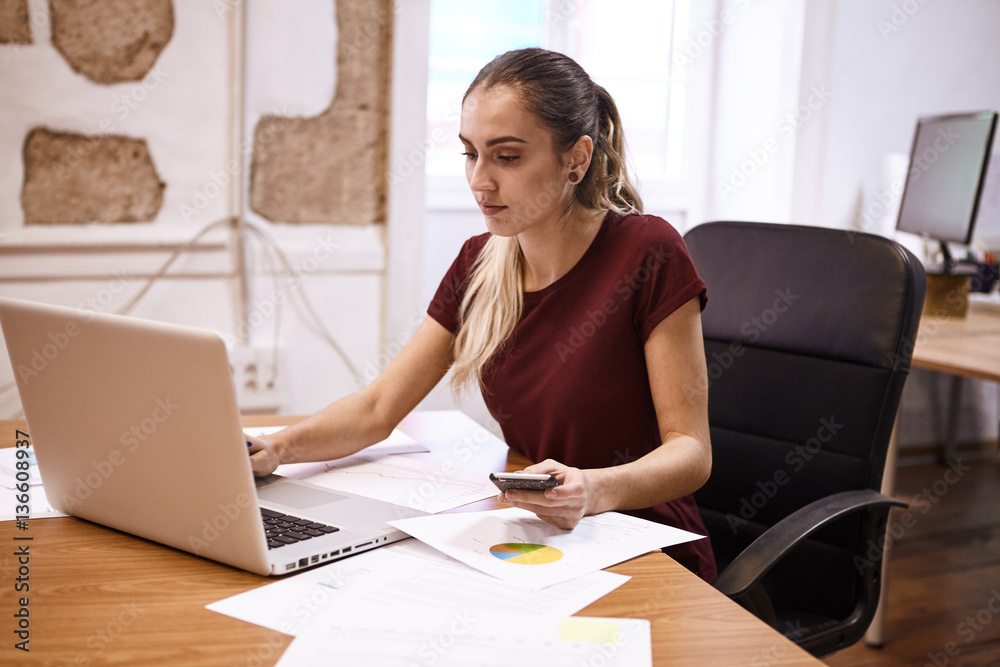 Smart young business woman with laptop