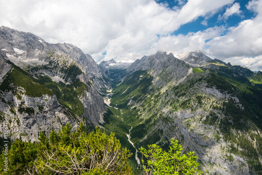 Wettersteingebirge mit Zugspitze und Reintal